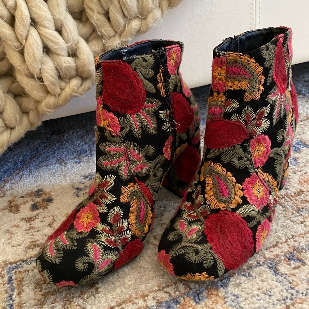 MIA Floral Booties - Picture 4 of 4